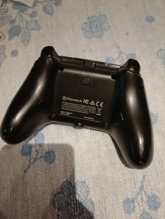Controllere Xbox noi si folosite