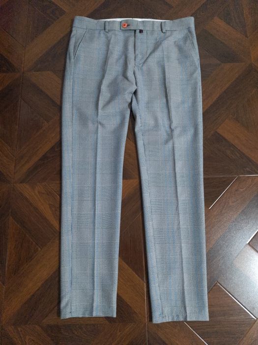 Vând pantaloni eleganti barbati