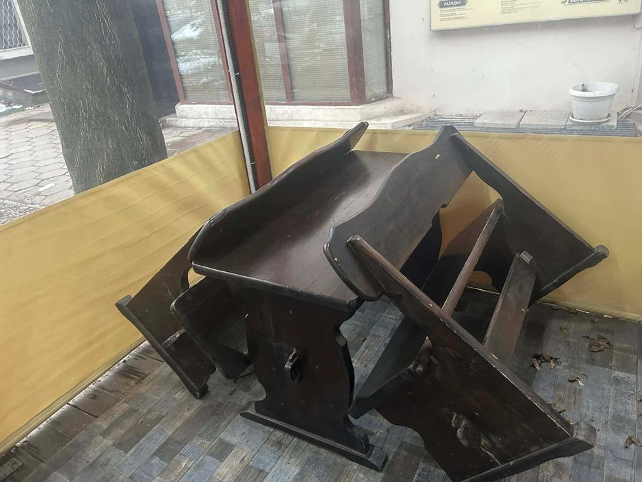 Баварски дървени маси и пейки