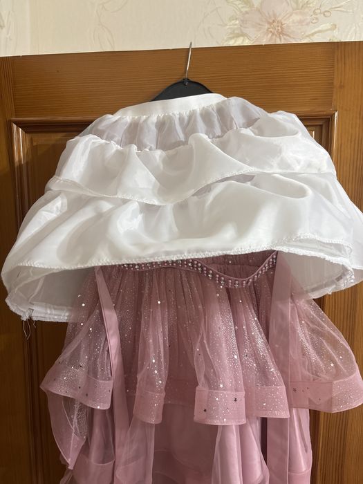 Платье праздничное