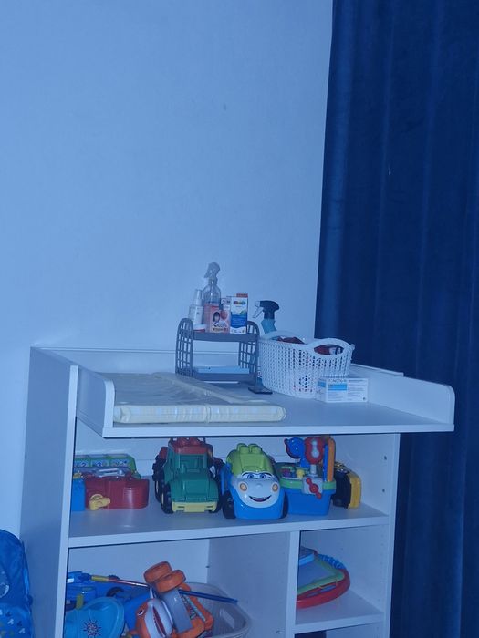 Vând măsuță înfășat