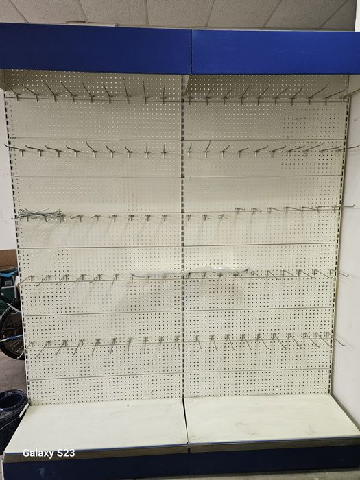 Метален стелаж със куки