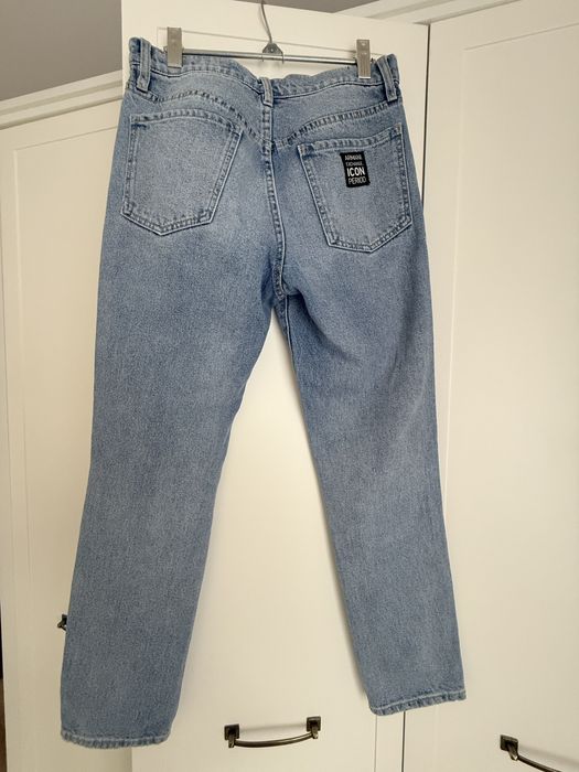 Модные джинсы от бренда Armani