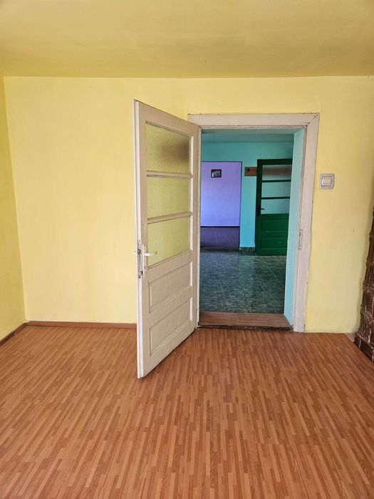 Casa ComCârța judSibiu curte si gradina 3 camere hol baie grajd sura magazie pivnita Apa gazul la poarta si curent Fantana in curte Zona buna PRET NEG