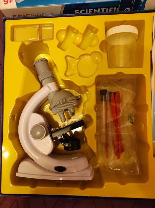 Детски микроскоп