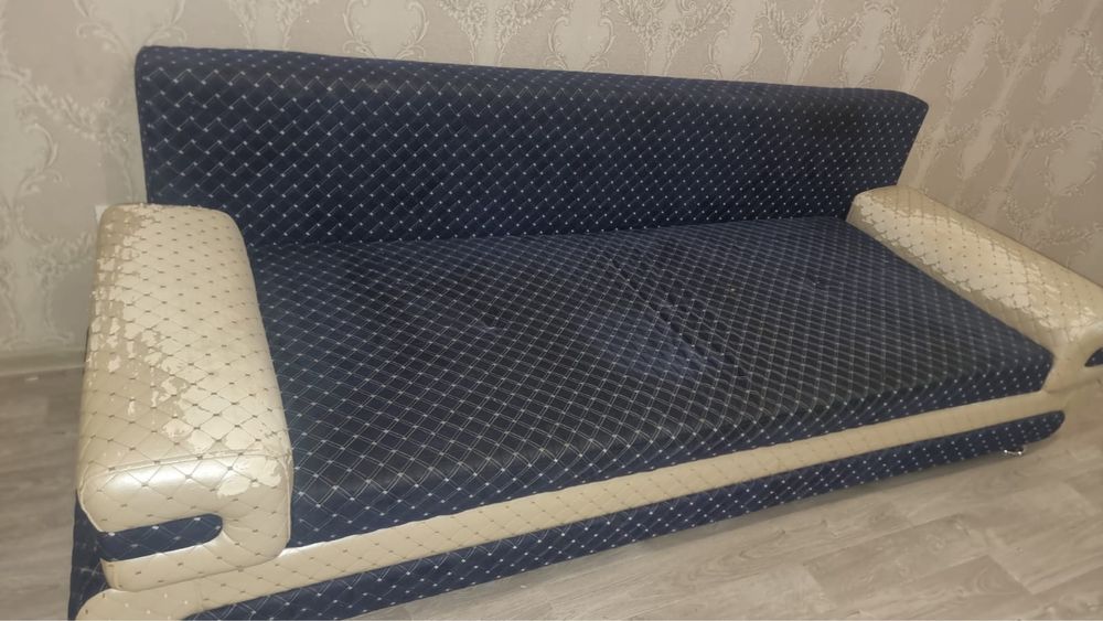 Диван сатылады.