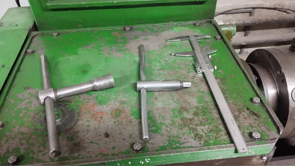 Продам Токарный станок с инструментом!