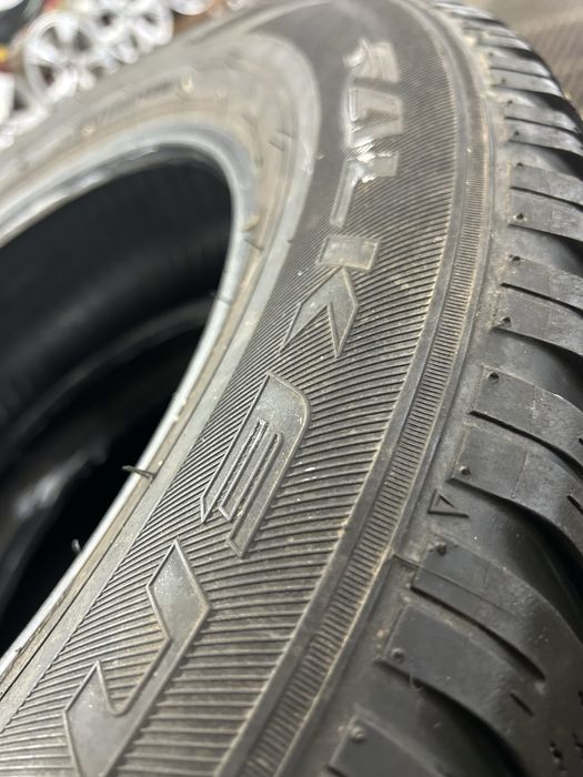 Гуми 215/65/17 4 броя Зимни Falken