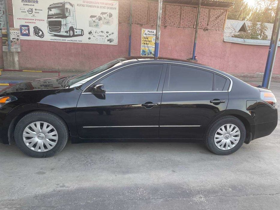 Продаётся автомобиль. Автомобиль сотилади