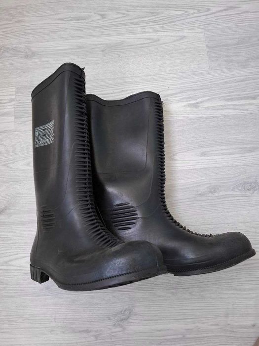 Сапоги резиновые  шахтерские р.44 одна пара.