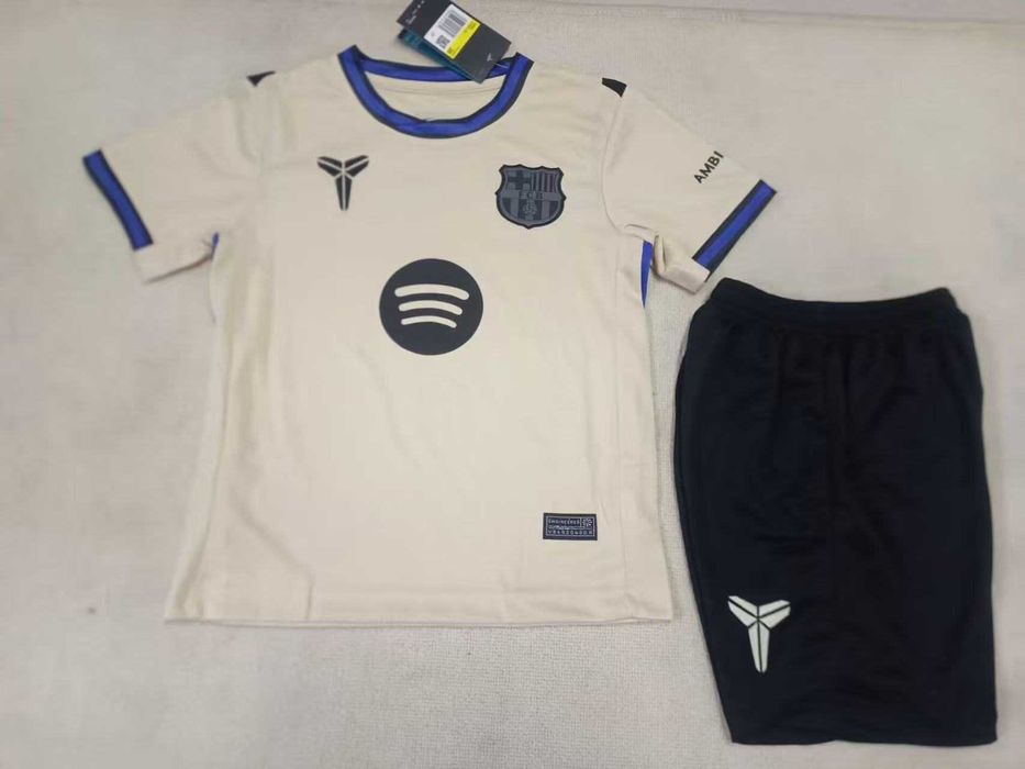 Детски футболни екипи Nike Adidas 2025/2026