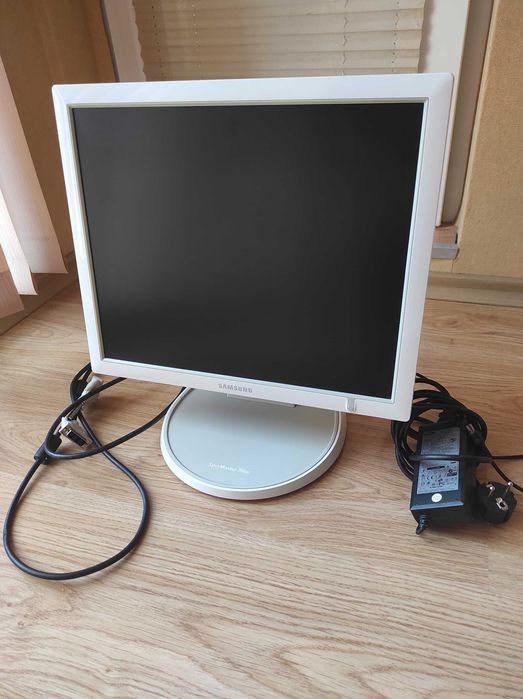 Монитор Samsung SyncMaster 760BF