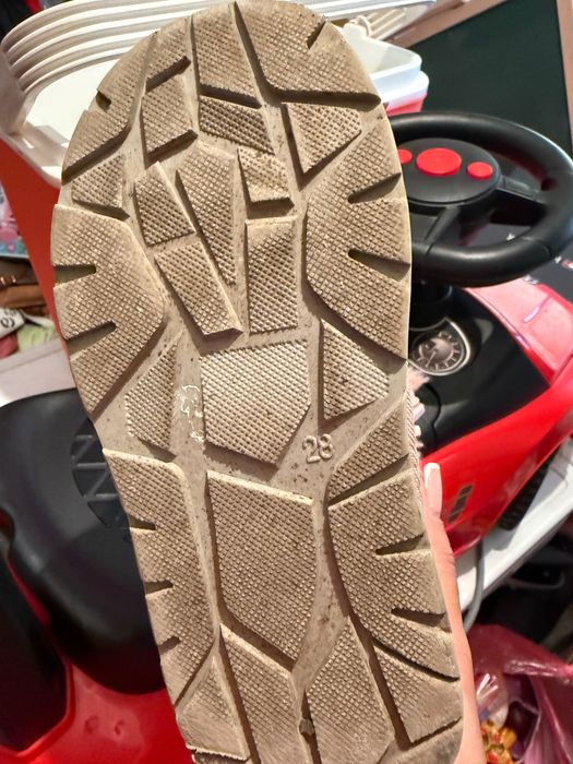 Ботушки апрески в розово с помпон