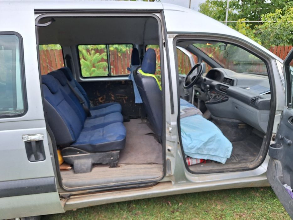 Peugeot Expert furgoneta 5+1 an 2005