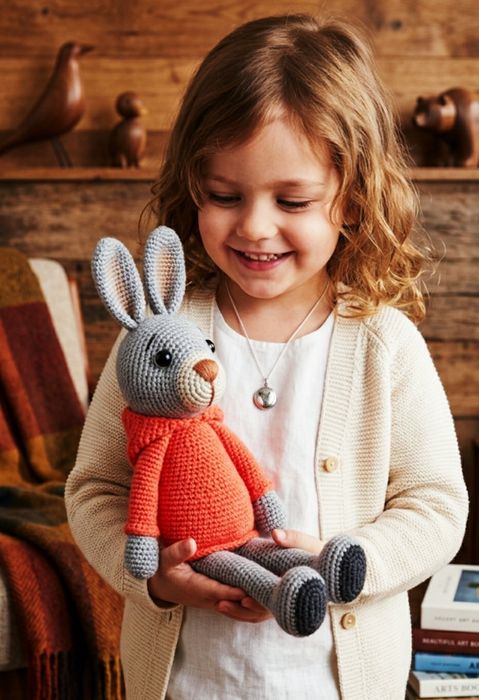 Вязаные зайчики.