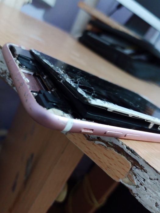 Продаю iPhone 7 б/у