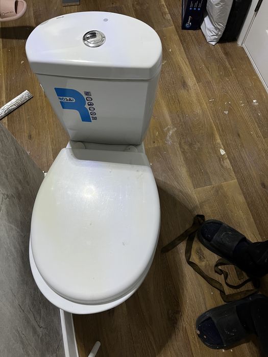 Унитаз рабочий..