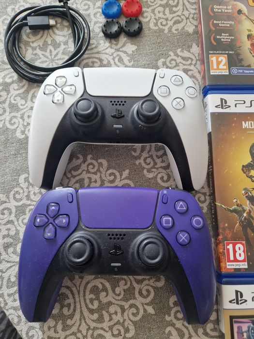 PS5 slim с диск гейминг сет, джойстици и слушалки.