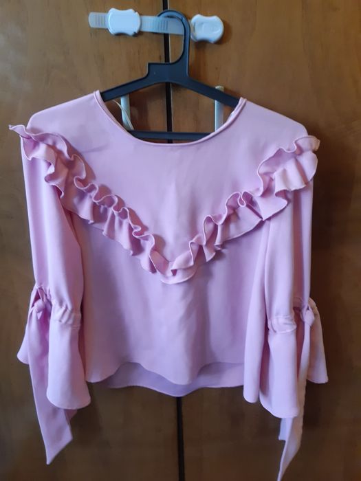 Дамски блузи Зара и Sinsay почти не обличани