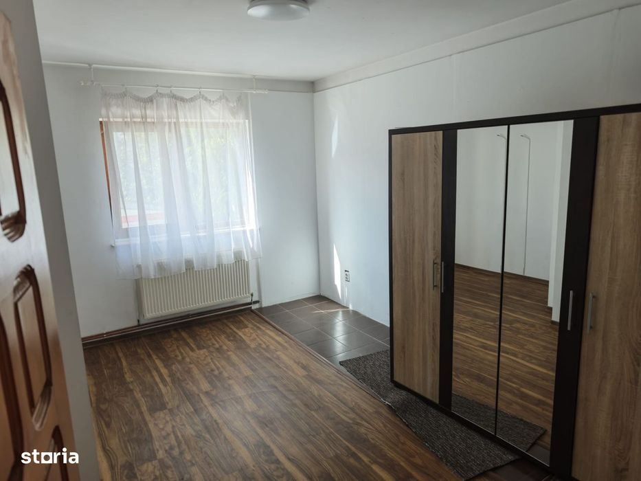 Casă Spațioasă De Inchiriat – Exercițiu | Ideală Pentru Afacere
