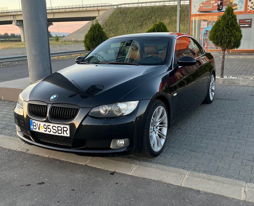 BMW 320i Cabrio.