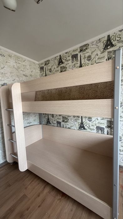 Двухъярусная кровать