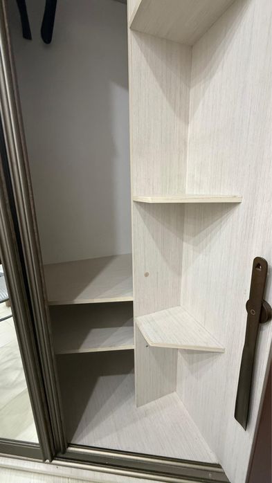 Продам угловой шкаф