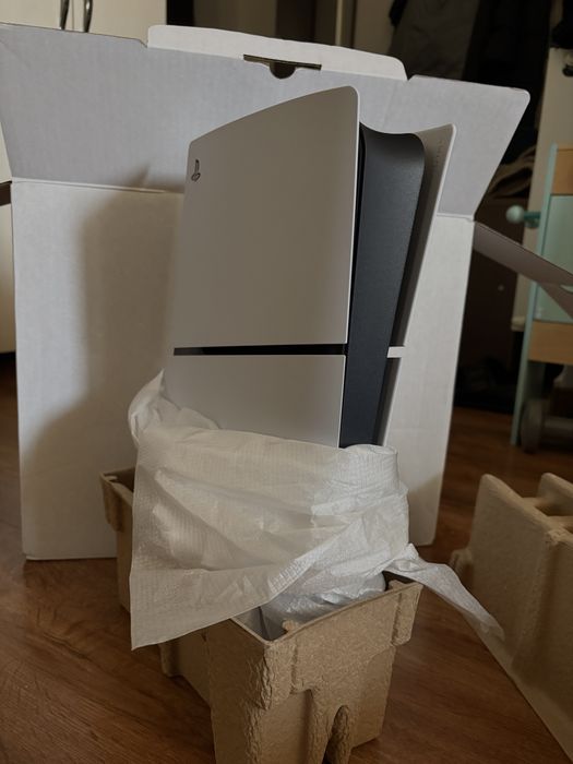 Vand ps5 nou, nefolosit, in cutie!