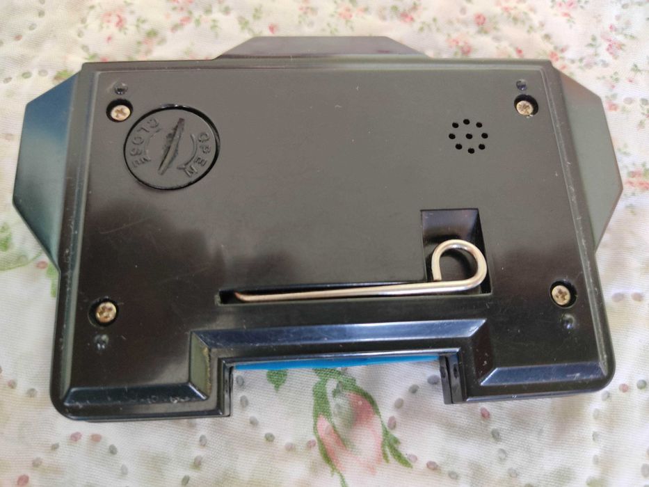 Джобна електронна игра от близкото минало, тенис