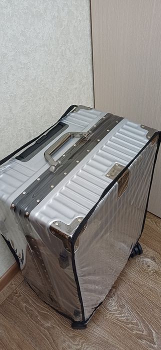 Чемодан новый+чехол