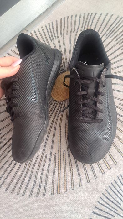 Adidasi fotbal nr 37,5