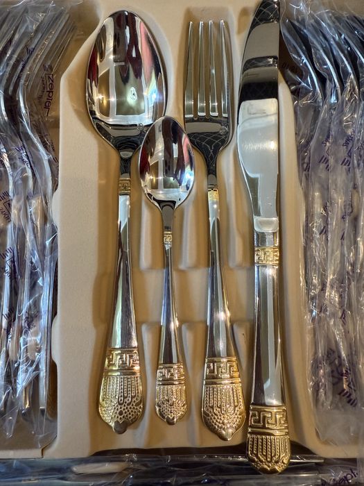 Продам набор столовых предметов