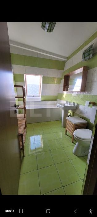 Apartament cu 2 camere, semidecomandat, etaj 3/3,  cu parcare, zona Mu
