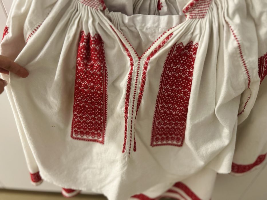 Costum popular autentic oltenesc vechi (~100 ani) – ie, fotă și catrințe țesute manual