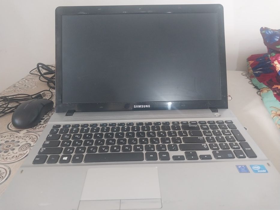 Samsung noutbook srochno sotiladi