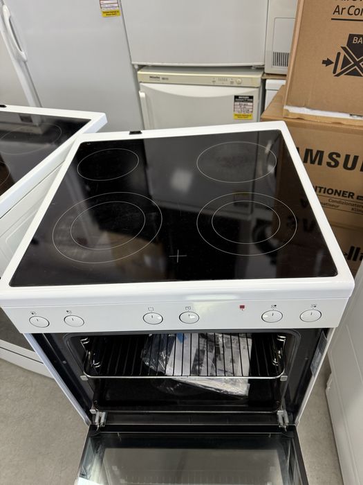 Готварска печка ELECTROLUX VOSS със керамичен плот