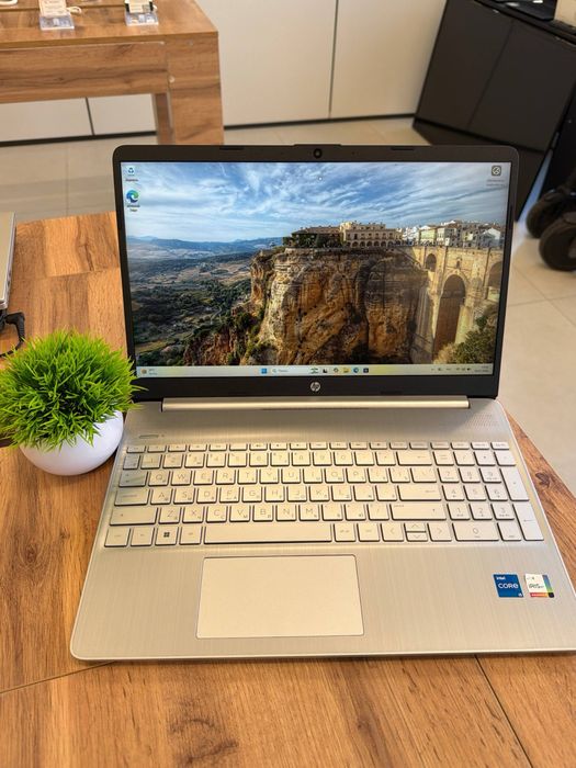 HP Laptop 15s Intel i5-1235U