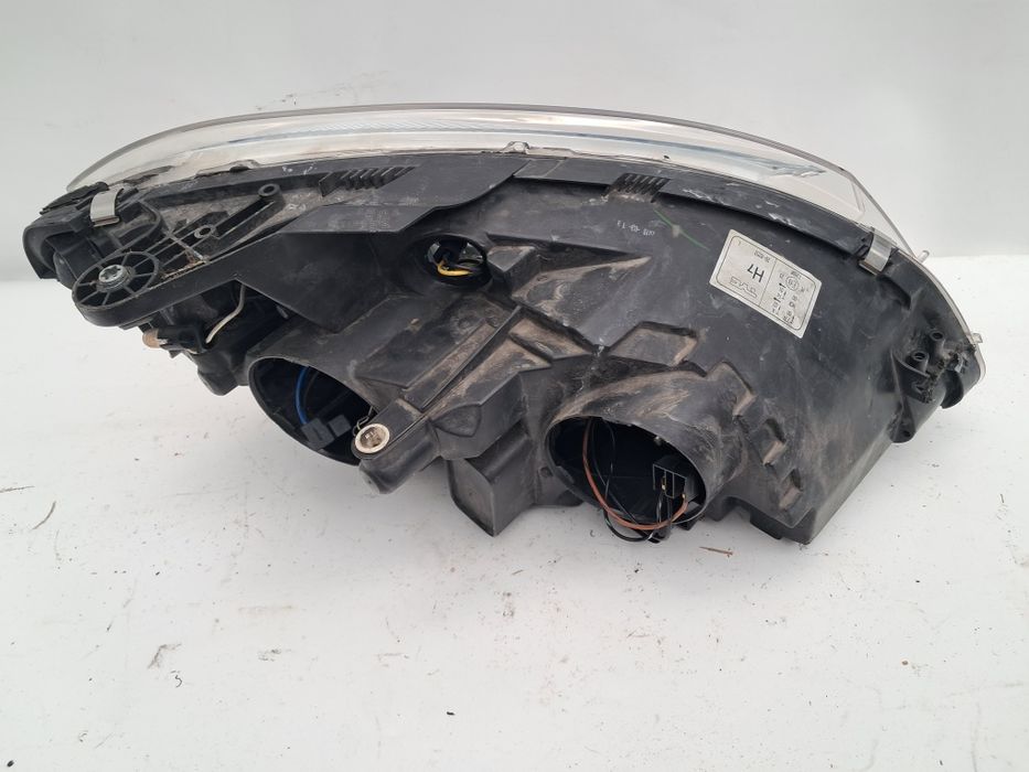 Фар Mercedes W204 C Cklass