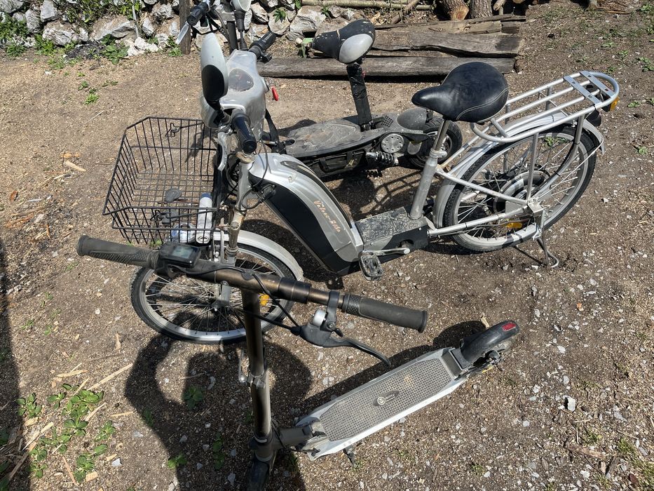 Dezmembrez 2 trotinete electrice si o bicicleta.