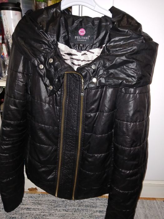 В одни руки.  Почти даром.