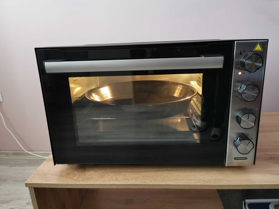 Електрическа фурна Termomax TR7011, 2000w, 70л, черен