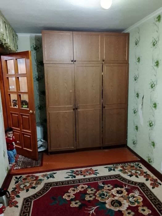 Olmazor tumani Qorasaroyda 3 xonali 63m² kvartira sotiladi.