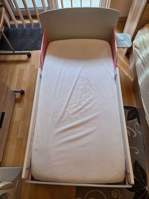 Детско легло 70/140см+ матрак+ 2 прегради на Икеа + протектори+чаршафи