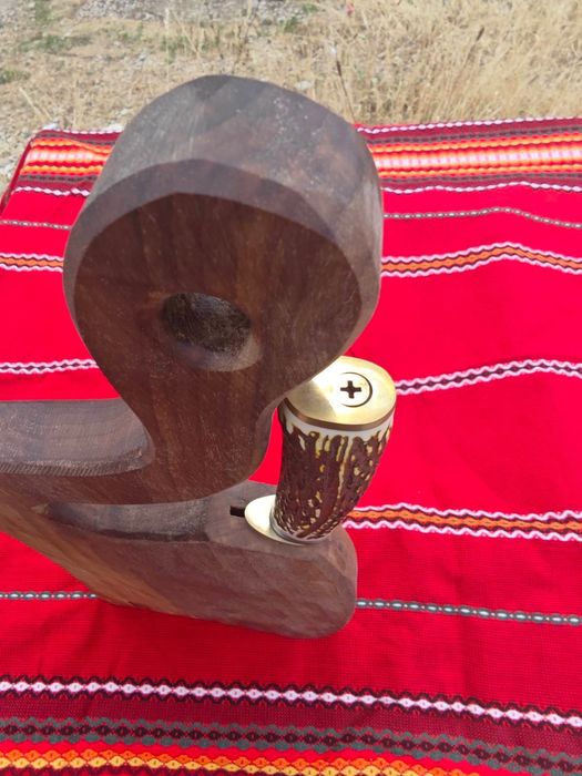 Орехова дъска със нож