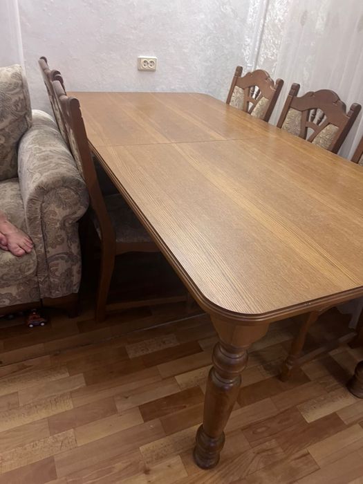 Стол для гостинной