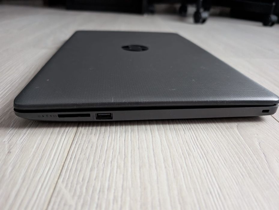 Laptop HP 250 G7 cu procesor Intel® Core™ i3-8130U