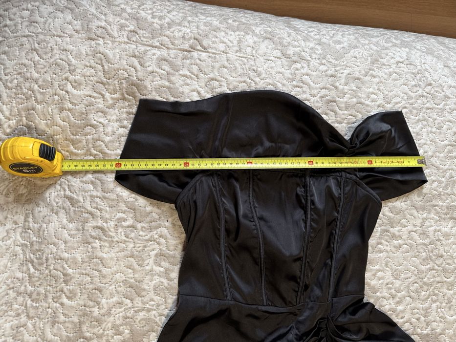 Rochie eleganta neagra satin off shoulder corset slit sexy