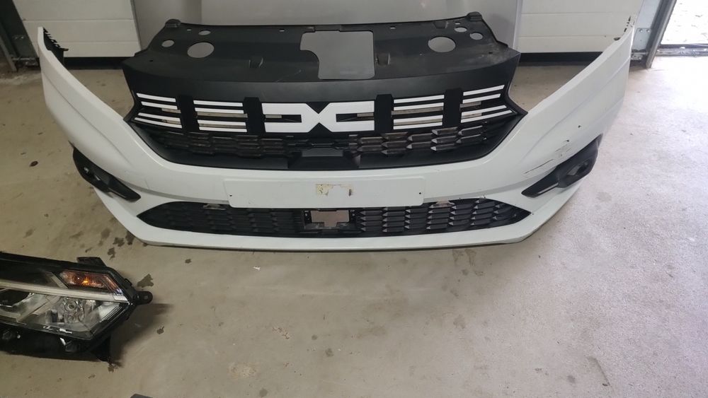 Bara fata , capota , far dreapta, trager , ochelari faruri Logan 3