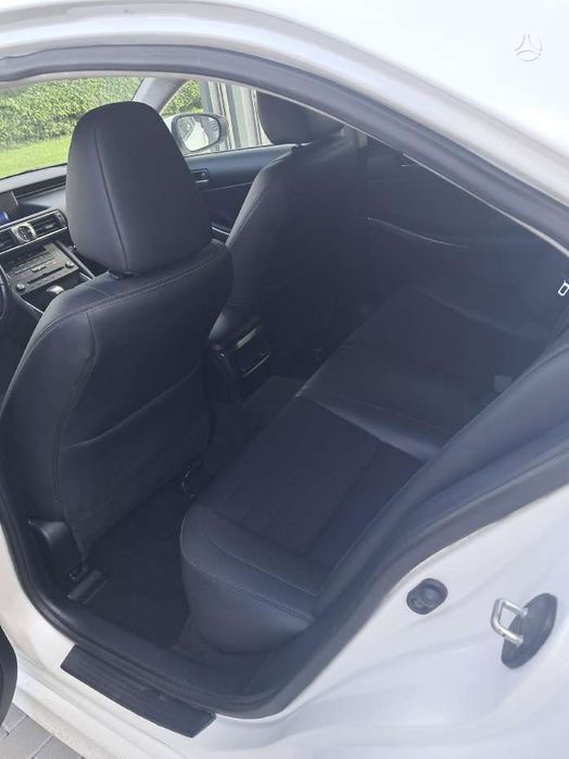 Lexus IS 300h 2.5 l
