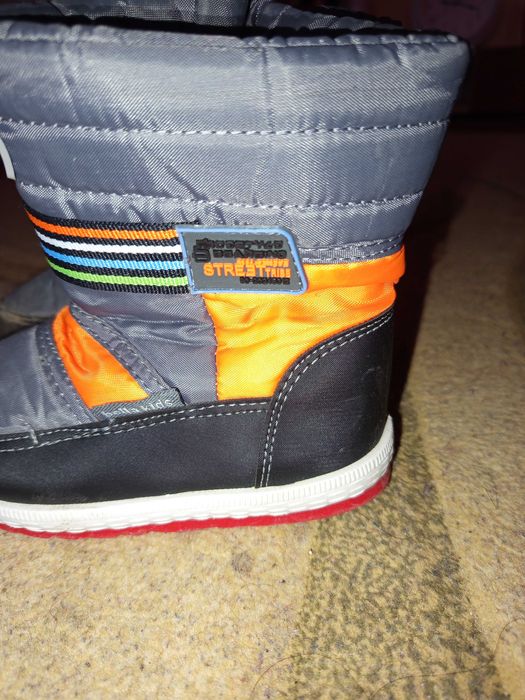 Продавам детски ботушки номер 26